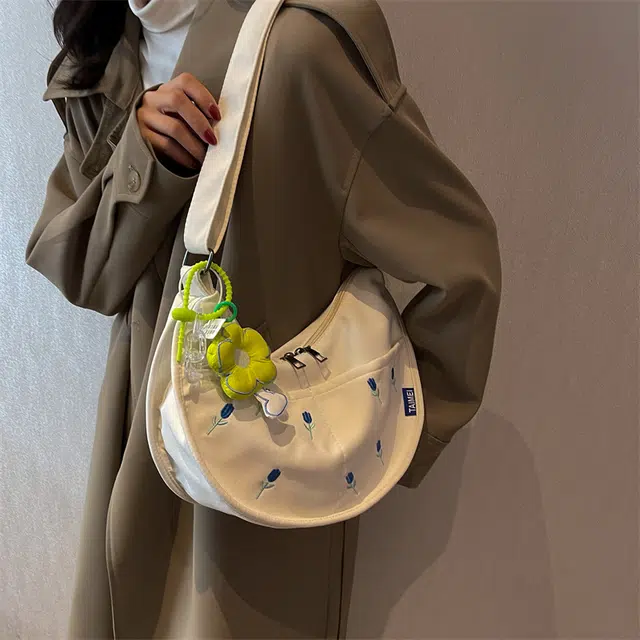巴朗熊 日系小清新时尚刺绣 帆布 帆布包单肩斜挎包 男女同款情侣款 白色/黑色