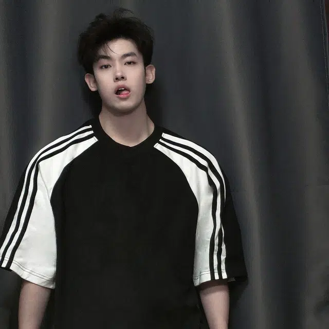 HIPHOPPUNKS T