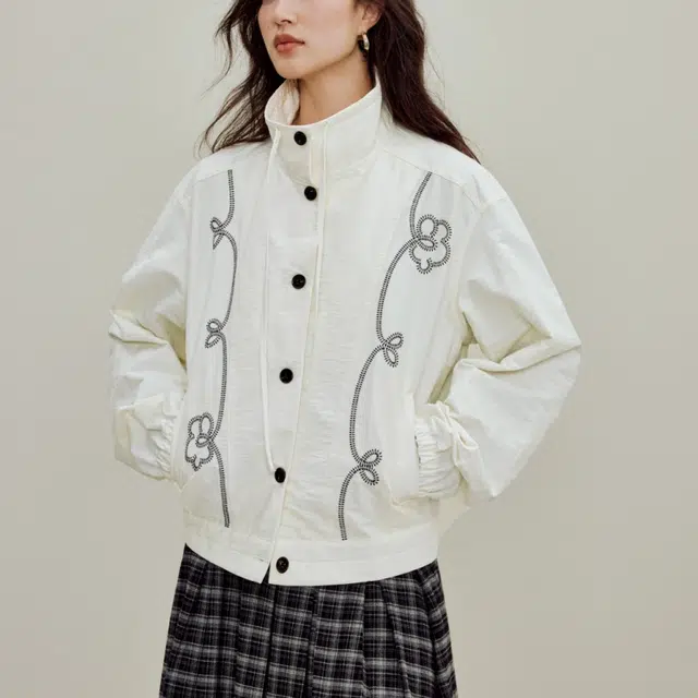 茵曼 肌理撞色绣花休闲抽绳长袖截短外套 女款