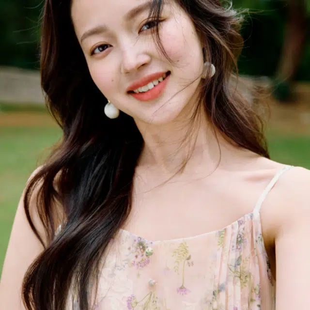 茵曼 度假风印花压褶温柔浪漫收腰裙子吊带连衣裙 女款