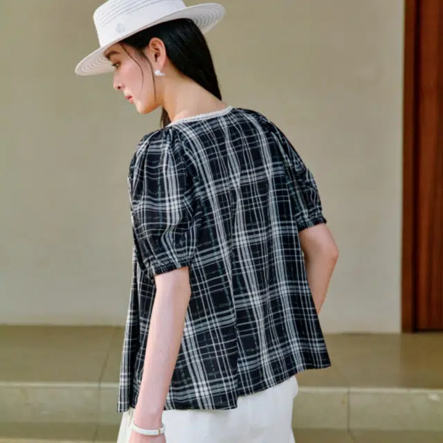 茵曼 复古甜美格纹休闲度假风宽松泡泡袖短袖衬衫 女款