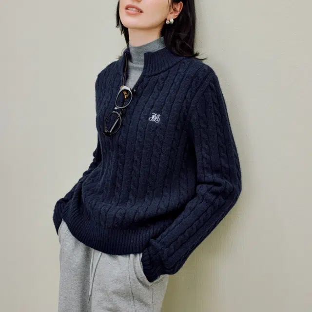 茵曼 法式半高领拉链绞花套头打底毛衣 女款