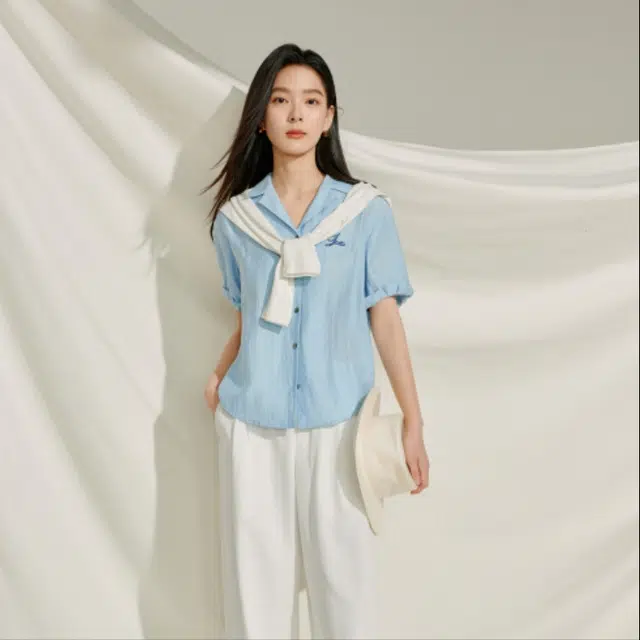 茵曼 法式皱感字母刺绣宽松短袖衬衫 女款