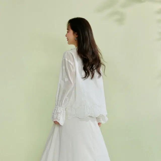 茵曼 简约镂空木耳边纯棉娃娃短袖衬衫 女款 本白