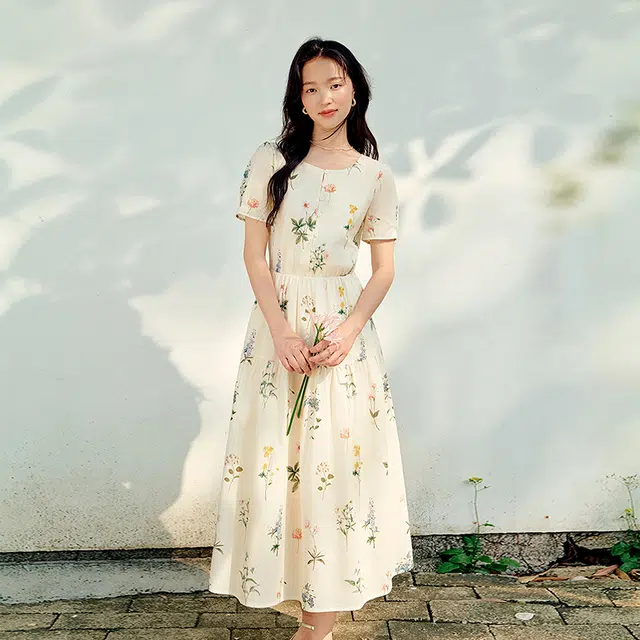 茵曼 植物碎花浪漫度假风宽松花苞长裙无袖连衣裙 女款 杏色