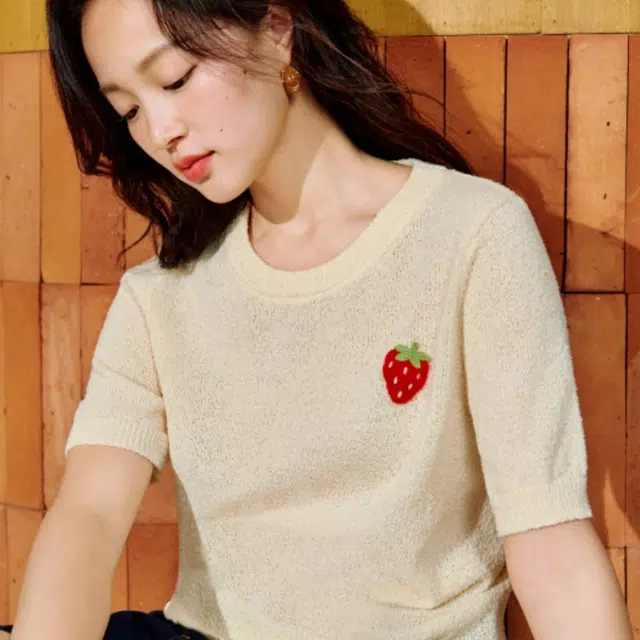茵曼 简约穿搭草莓修身薄短袖针织衫 女款