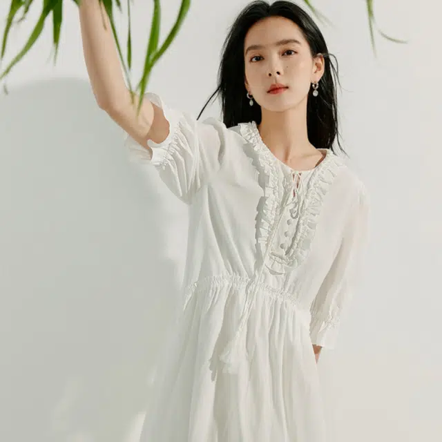 茵曼 法式重工刺绣高腰文艺仙气宽松短袖连衣裙 女款 云朵白