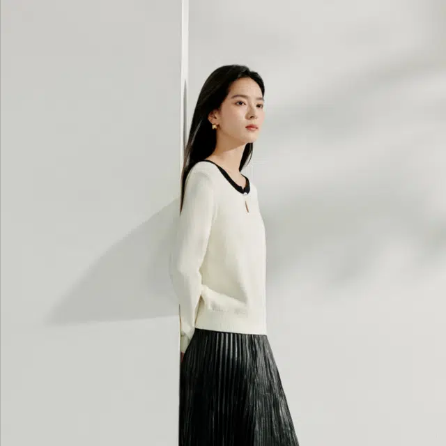 茵曼 新中式水滴扣撞色圆领套头长袖针织衫 女款 杏色