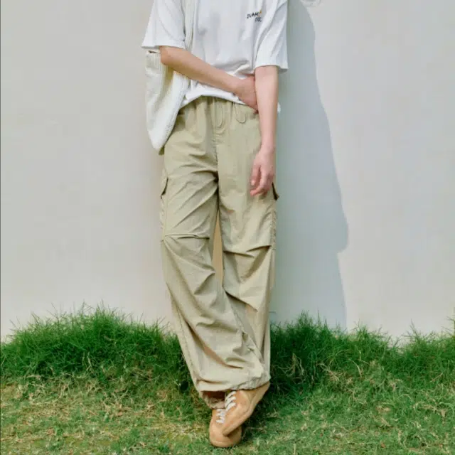 茵曼 直筒口袋设计感显瘦抽绳宽松工装裤休闲裤 女款