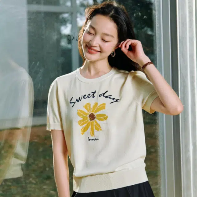 茵曼 甜美小雏菊提花法式圆领泡泡袖薄短袖针织衫 女款