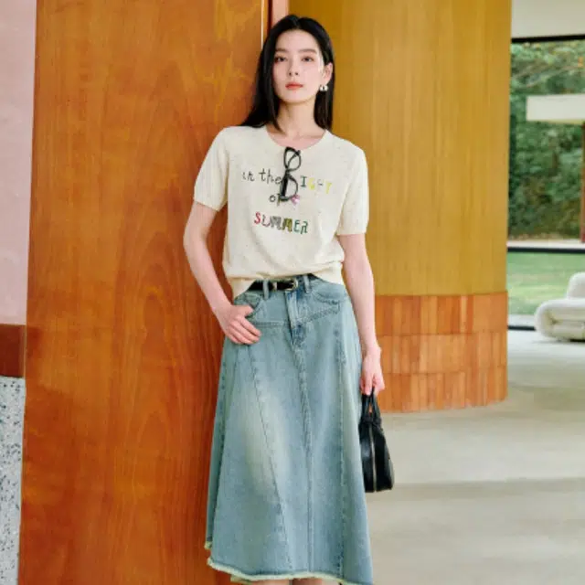 茵曼 清新亮片刺绣彩点休闲显瘦短袖针织衫 女款