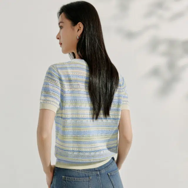 茵曼 薄款彩虹冰丝条纹设计感短袖开衫针织衫 女款 浅蓝色
