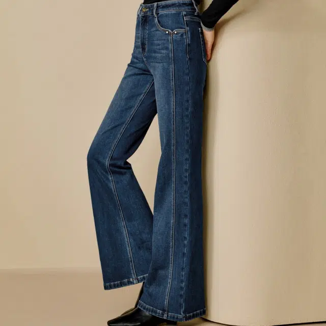 茵曼 复古分割抓毛喇叭百搭潮流垂感质感基础宝藏显瘦微喇早秋穿搭阔腿平价气场入秋时尚氛围牛仔裤 女款