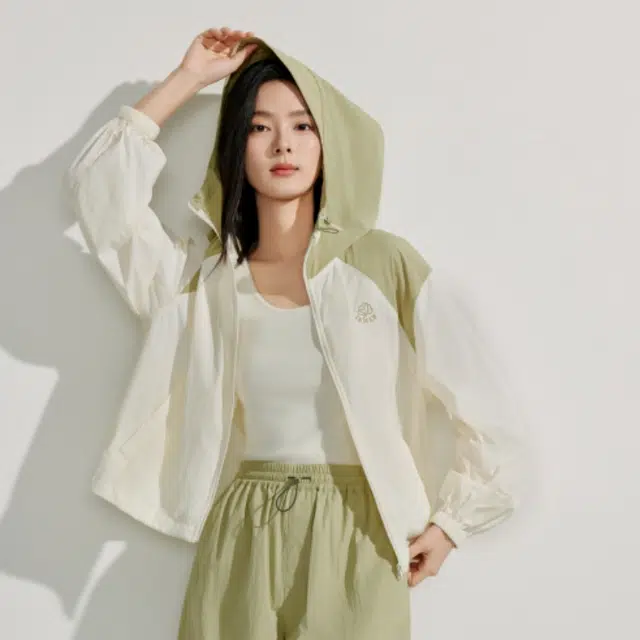 茵曼 拼接连帽落肩袖长袖截短外套 女款 浅杏白