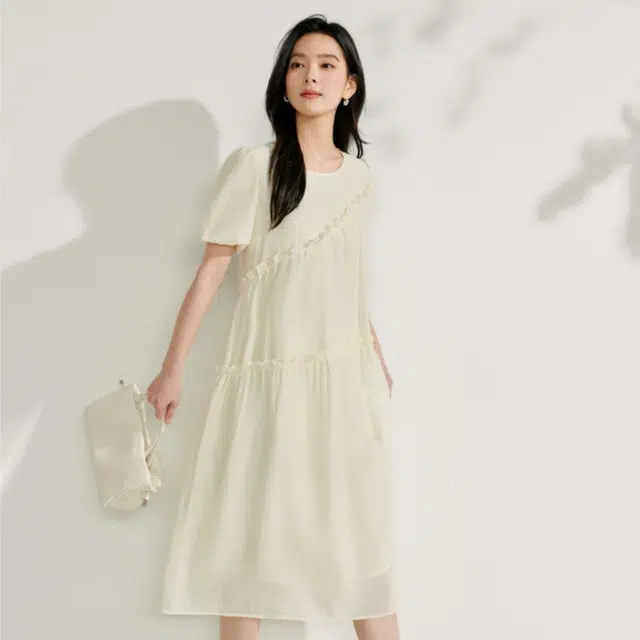 茵曼 木耳边收褶女装设计感短袖仙女裙子长袖连衣裙 女款 浅杏色