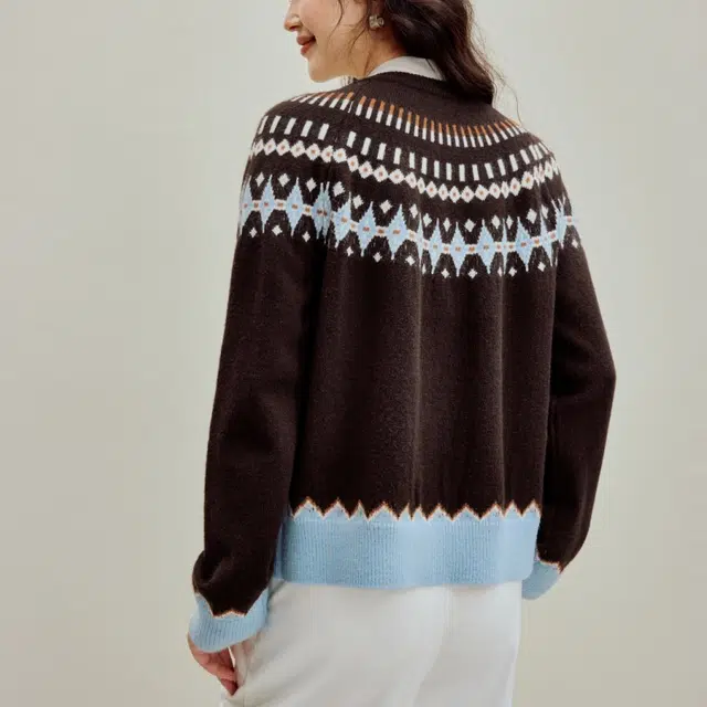 茵曼 几何图案宽松适中圆领长袖毛衣 女款