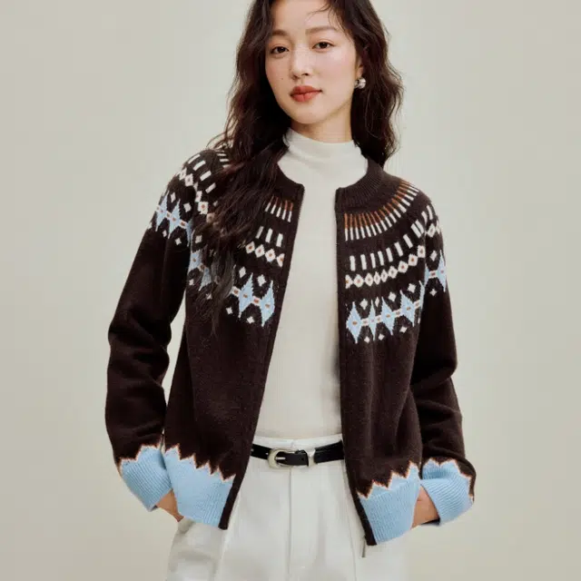 茵曼 几何图案宽松适中圆领长袖毛衣 女款