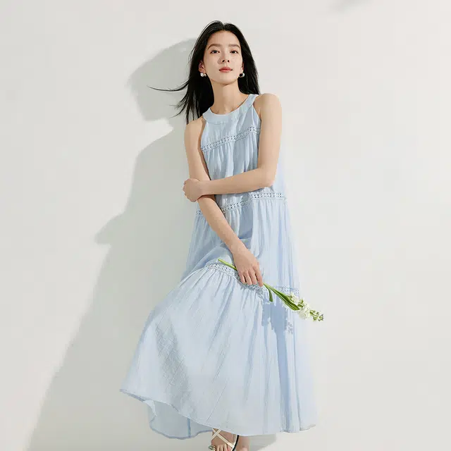 茵曼 法式挂脖蛋糕海边度假风无袖连衣裙 女款 浅水蓝