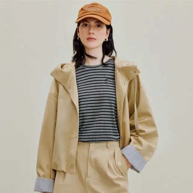 茵曼 户外连帽条纹花苞松弛截短外套 女款