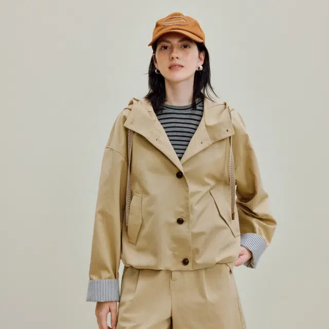 茵曼 户外连帽条纹花苞松弛截短外套 女款