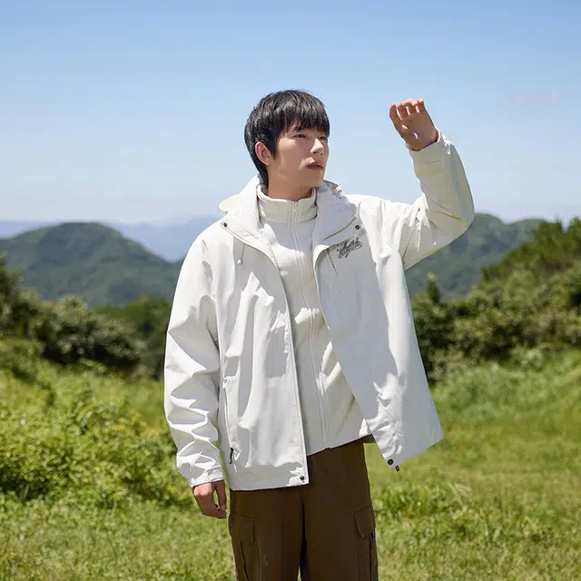 木林森 户外三合一加内胆防风防泼水日常通勤品牌山系星星花体字母印花透气可拆卸帽子魔术贴袖口拉链双门门襟长袖夹克 男女同款