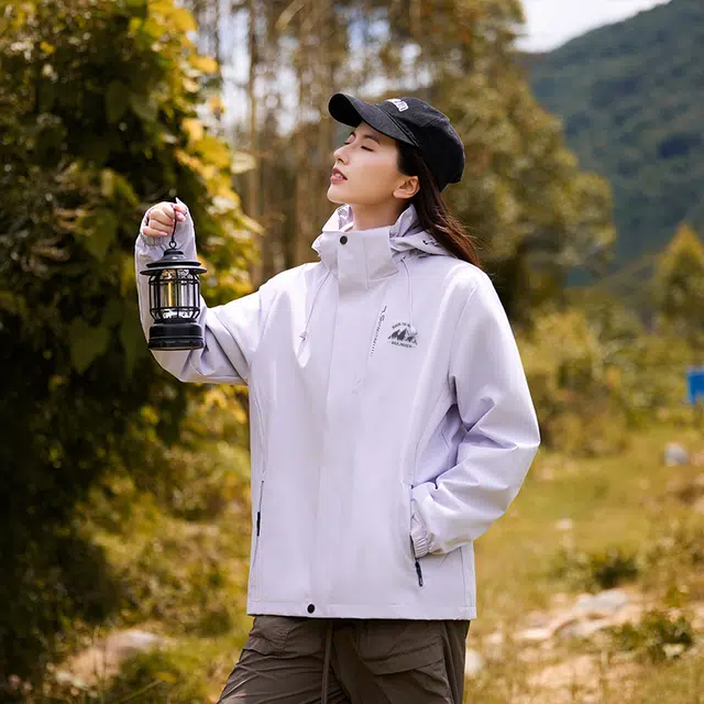 木林森 日常通勤透气防泼水防风纯色品牌山系英文可拆卸帽子夹克外套 男女同款