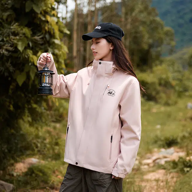 木林森 日常通勤透气防泼水防风纯色品牌山系英文可拆卸帽子夹克外套 男女同款