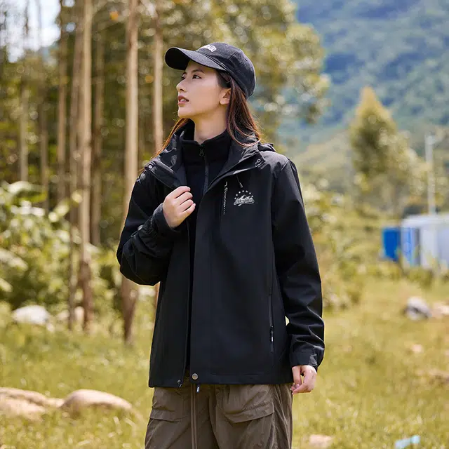 木林森 户外三合一加内胆防风防泼水日常通勤品牌山系星星花体字母印花透气可拆卸帽子魔术贴袖口拉链双门门襟长袖夹克 男女同款