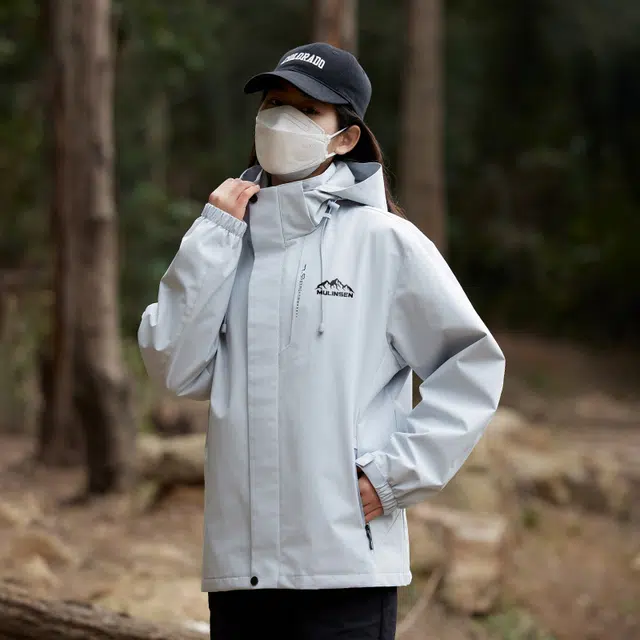 木林森 户外日常通勤远足防污防水透气山系可拆卸帽冲锋衣夹克外套 通用
