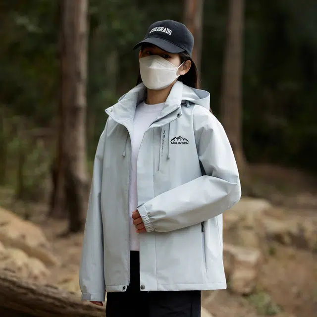 木林森 户外日常通勤远足防污防水透气山系可拆卸帽冲锋衣夹克外套 通用