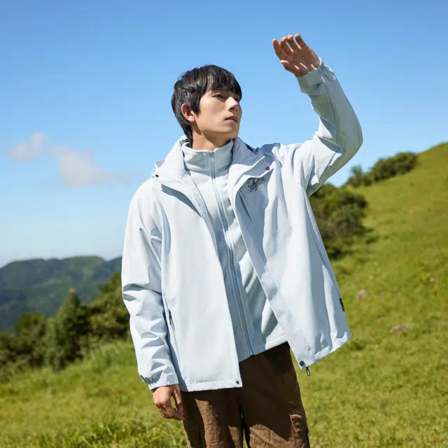 木林森 户外三合一加内胆防风防泼水日常通勤品牌山系星星花体字母印花透气可拆卸帽子魔术贴袖口拉链双门门襟长袖夹克 男女同款
