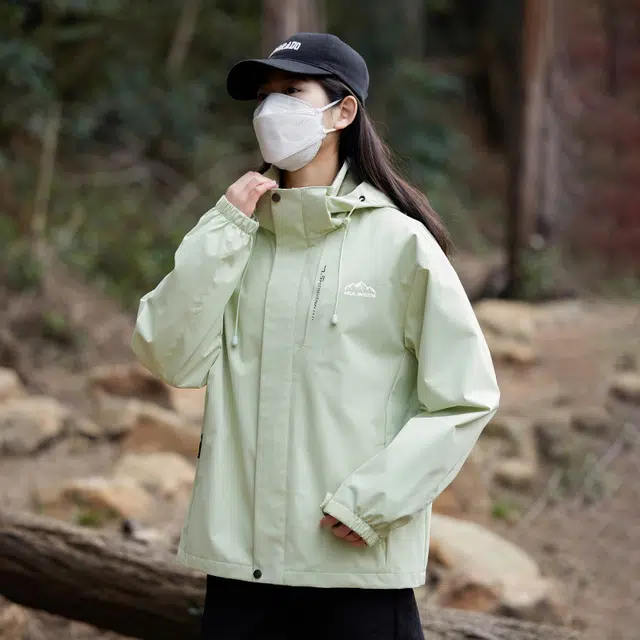木林森 户外日常通勤远足防污防水透气山系可拆卸帽冲锋衣夹克外套 通用