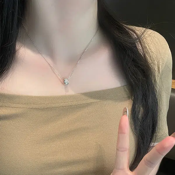 925
