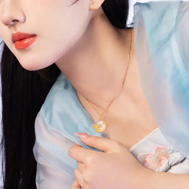 北隐 新中式繁花平安扣轻奢小众简约高级质感设计锁骨链 送礼闺蜜女友百搭生日礼 玉髓 项链 女款