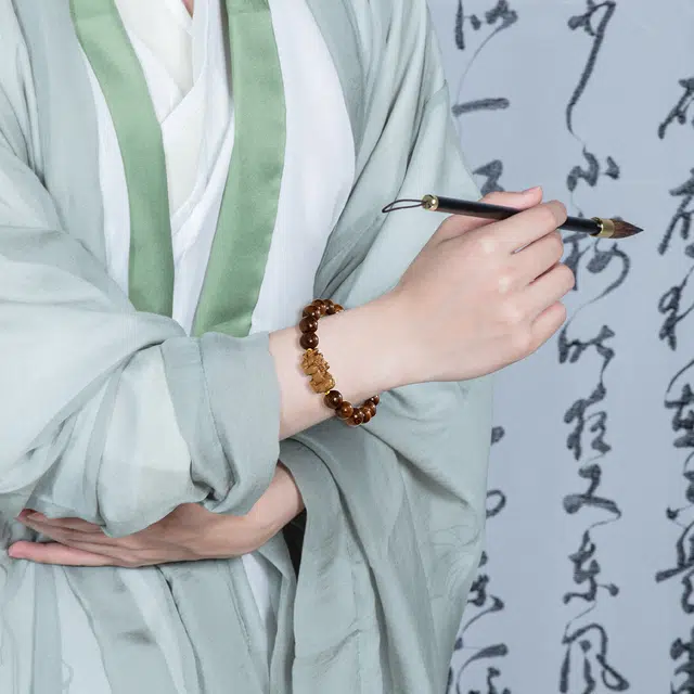 北隐 招财貔貅 新中式国潮复古招财平安转运珠 大气小众设计文玩古风 绿檀 木作手串 男女同款情侣款 金丝檀木 精美礼盒