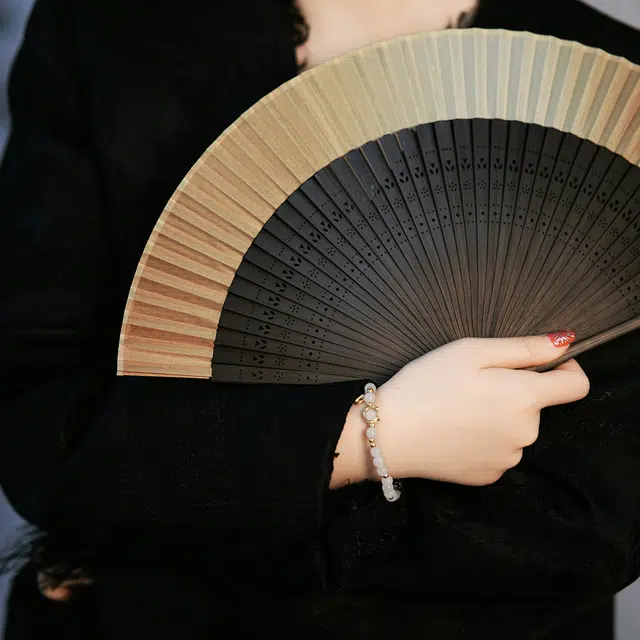 北隐 国风新中式 本命生肖招财萌龙 情人浪漫 小众轻奢转运如意清冷典雅平安牌 岫玉（蛇纹石玉） 玉石手串 女款 恋爱告白 礼盒款