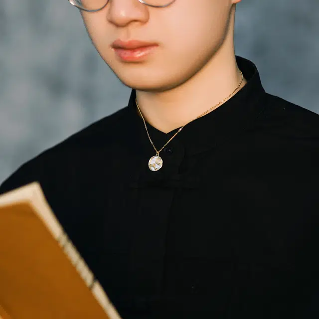 S925