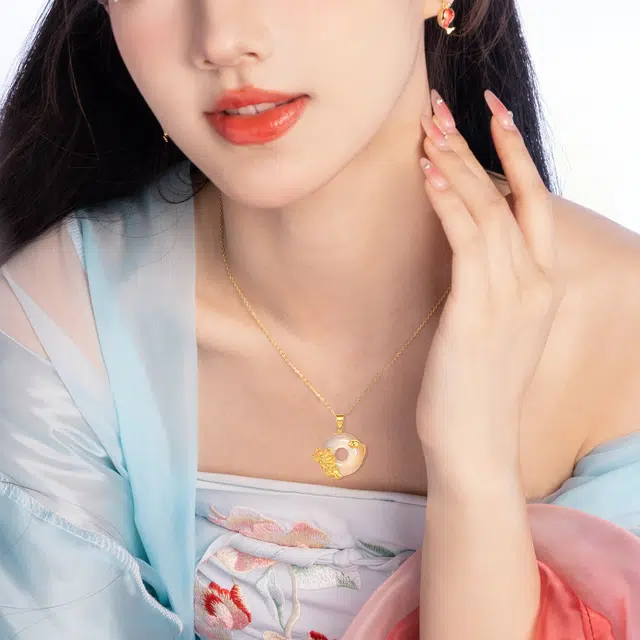 北隐 新中式繁花平安扣轻奢小众简约高级质感设计锁骨链 送礼闺蜜女友百搭生日礼 玉髓 项链 女款