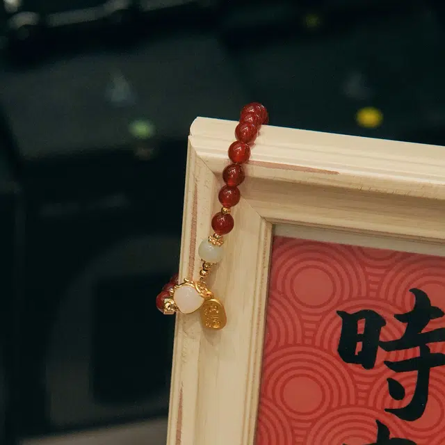 北隐 福气满满招财萌龙 国风新中式本命年复古红 小众闺蜜女神母亲 玛瑙 玉石手串 男女同款情侣款 长辈好运 礼盒款