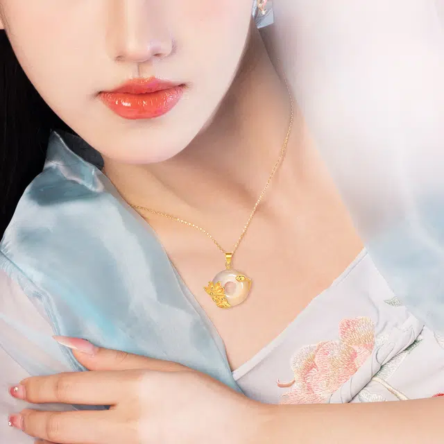 北隐 新中式繁花平安扣轻奢小众简约高级质感设计锁骨链 送礼闺蜜女友百搭生日礼 玉髓 项链 女款