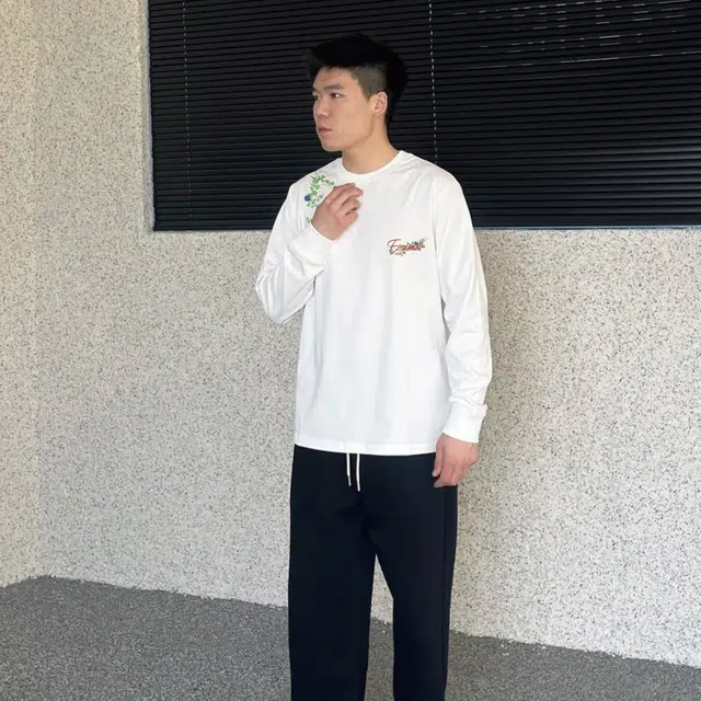 *EVAE+MOB Logo T