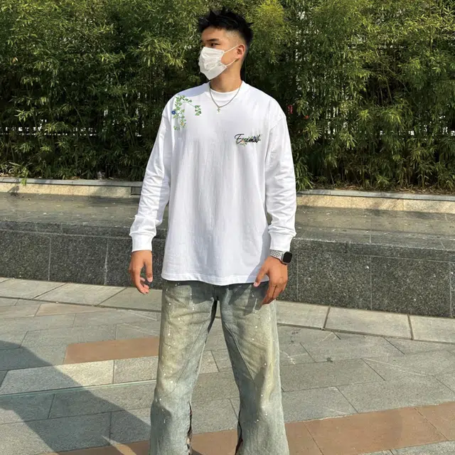 *EVAE+MOB Logo T