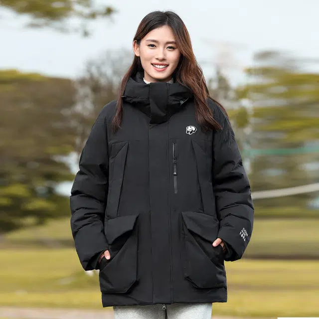 熊猫 户外纯色设计休闲大口袋连帽加厚中长款工装羽绒服 男女同款 幻影黑