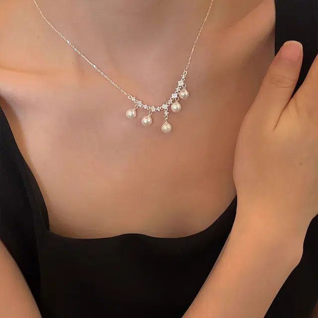 925