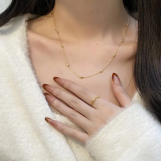 925