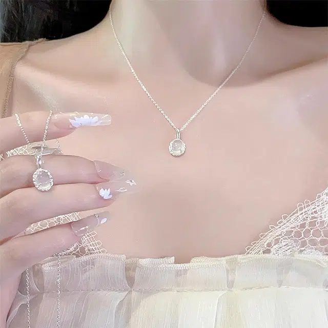 925