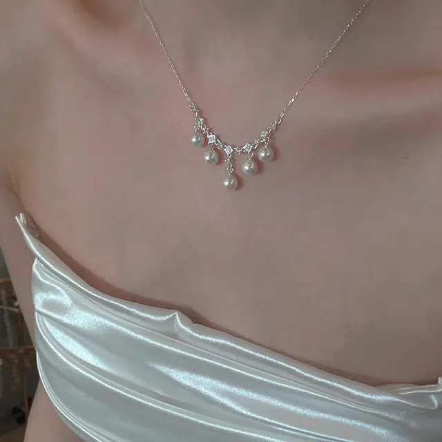 925