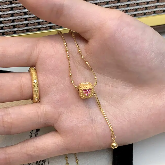 925
