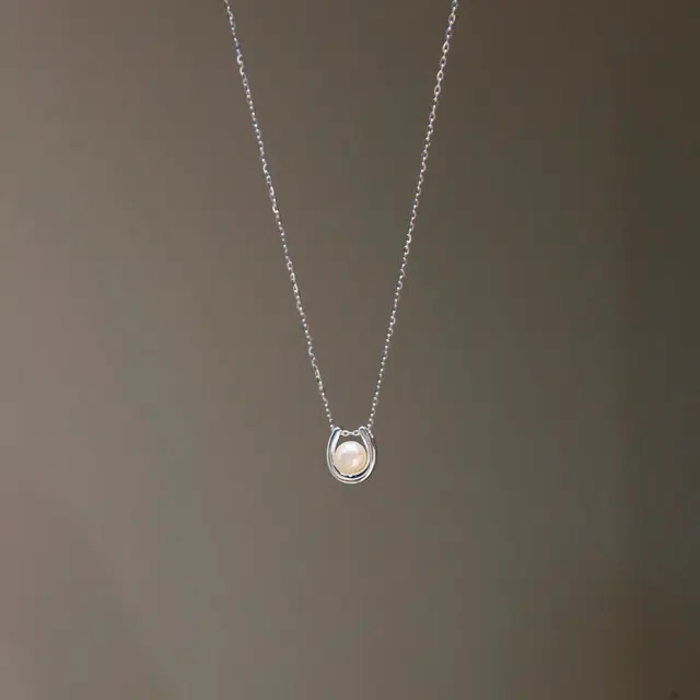 925