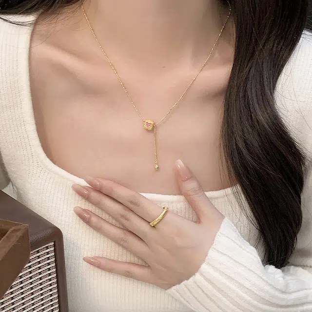 925
